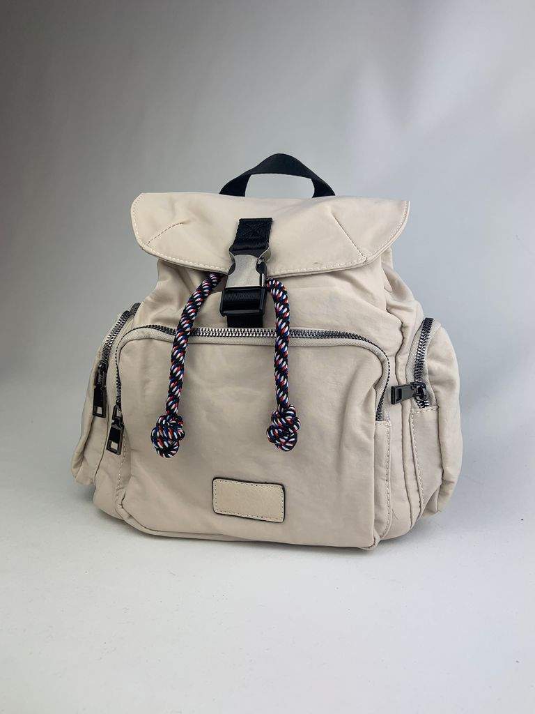 Chiara Mochila Caqui - Vista Principal Vista Principal