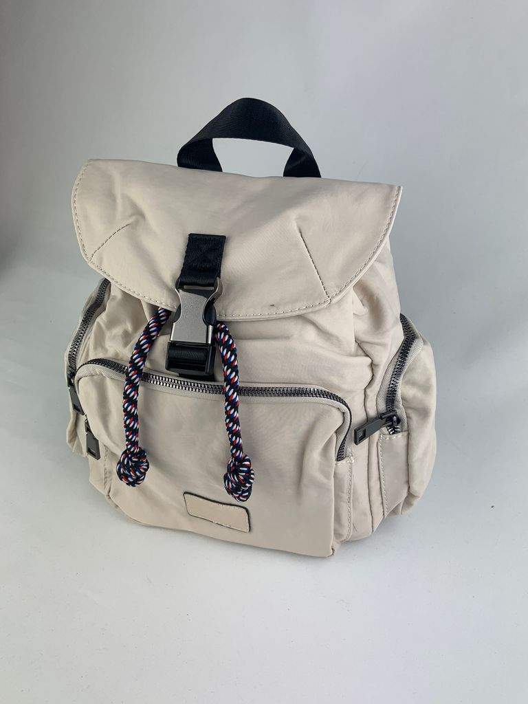 Chiara Mochila Caqui - Vista Frontal Vista Frontal