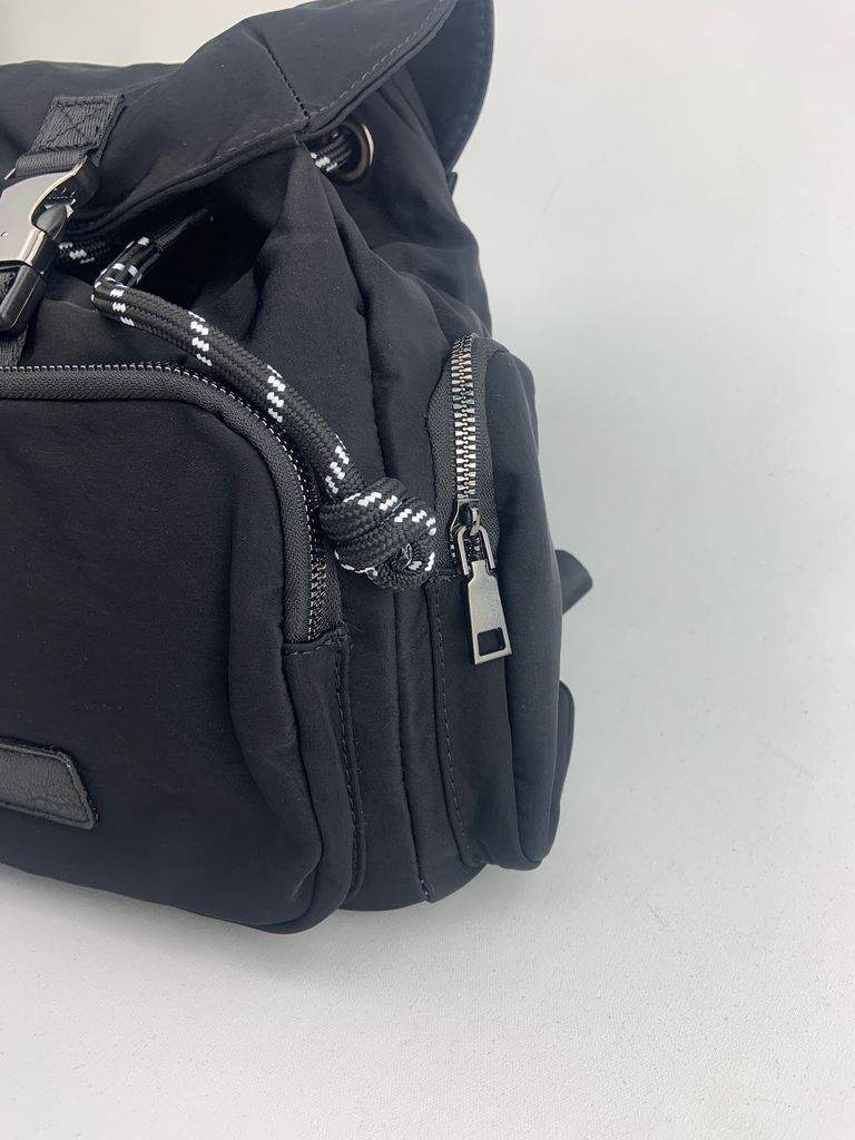 Chiara Mochila Negro - Vista Detalles Cremallera Vista Detalles Cremallera