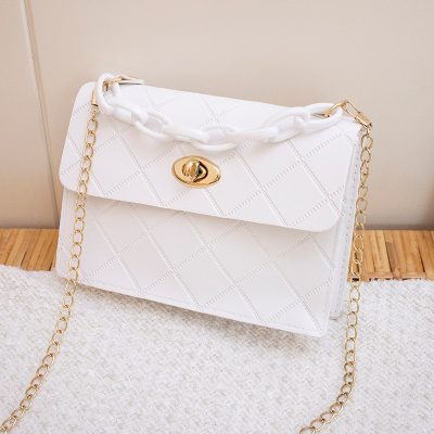 Bolso Bandolera Cuadrado y Elegante Asa de Cadena – Color Blanco