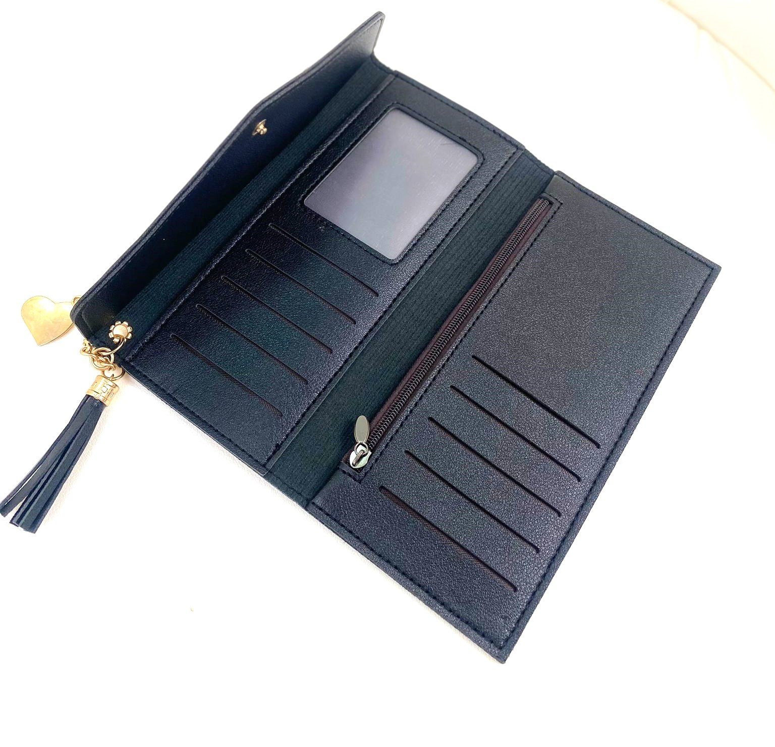 Cartera Grande para tarjetas, billetes y monedas con Hebilla Magnética Negra - abierta