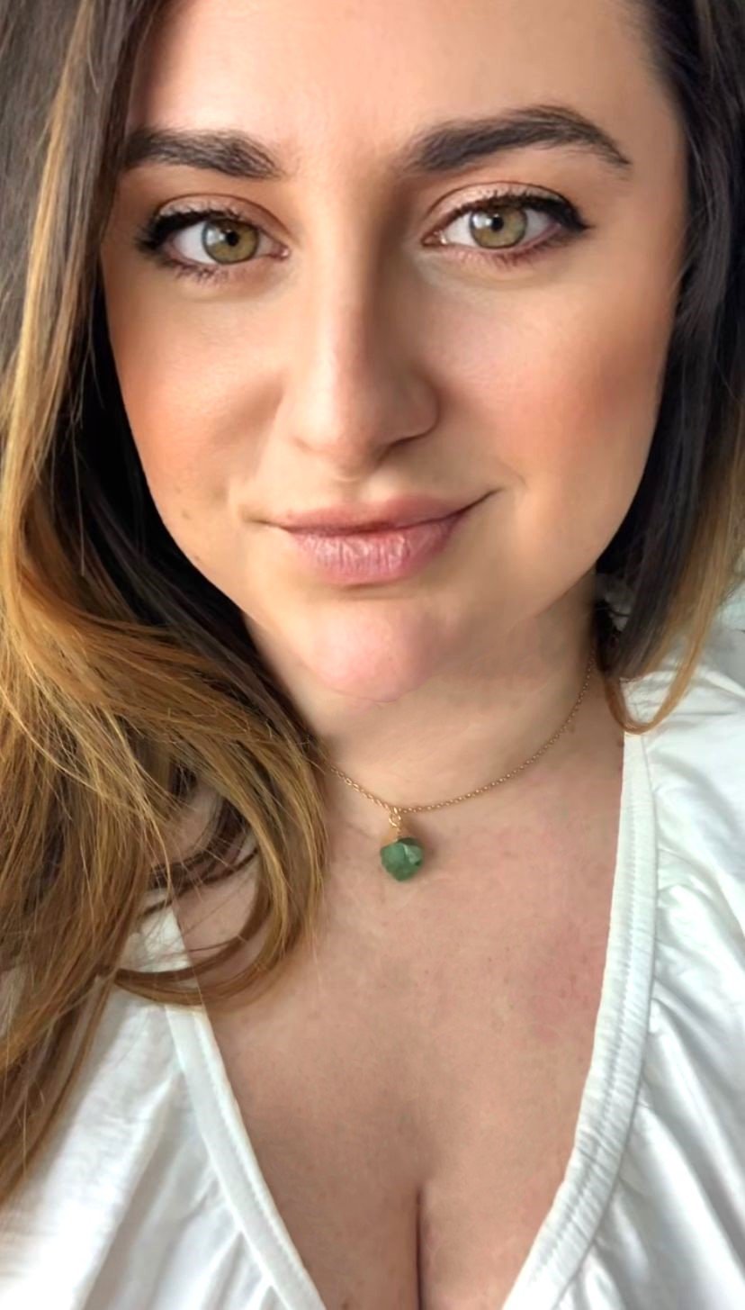 Colgante De Acero Color Oro con Piedra Natural Verde - Modelo