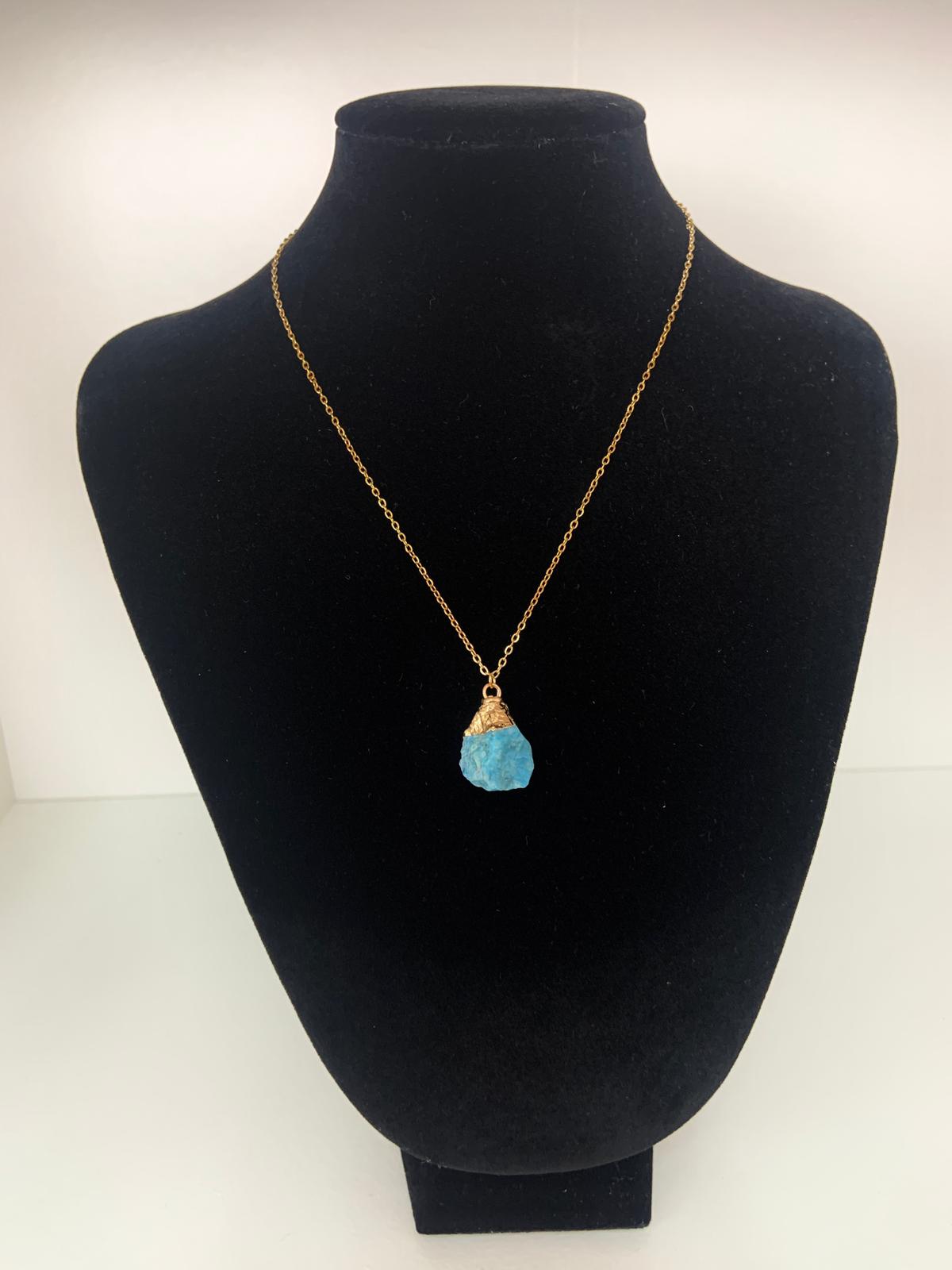 Colllar De Acero Color Oro con Piedra Natural Turquesa - Exposición