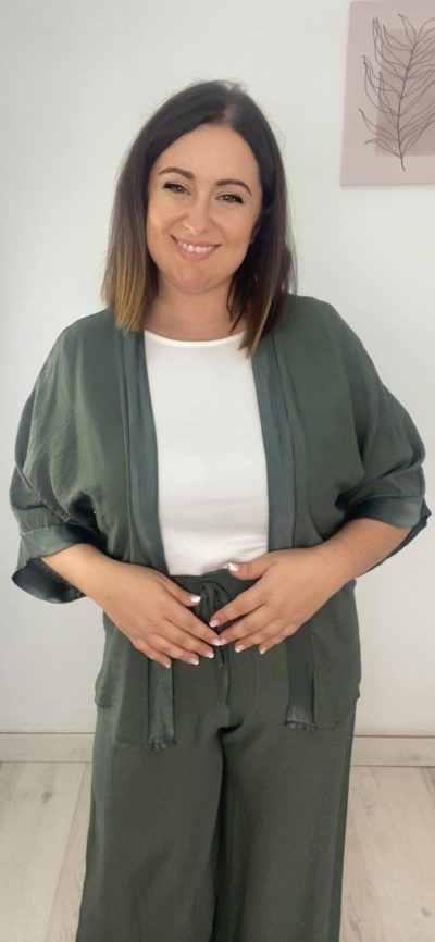 Cárdigan media manga color verde militar