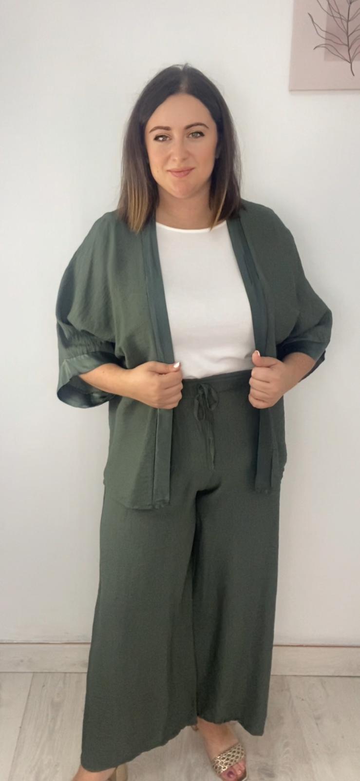 Cárdigan media manga color verde militar